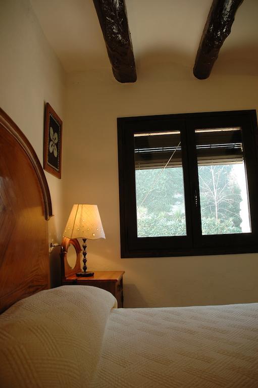 Habitaciones Con Encanto - Cal Alejandro Montsonis Ruang foto
